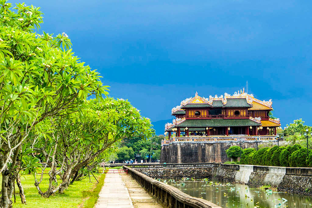 Photograph the spiritual allure of The Citadel Hue